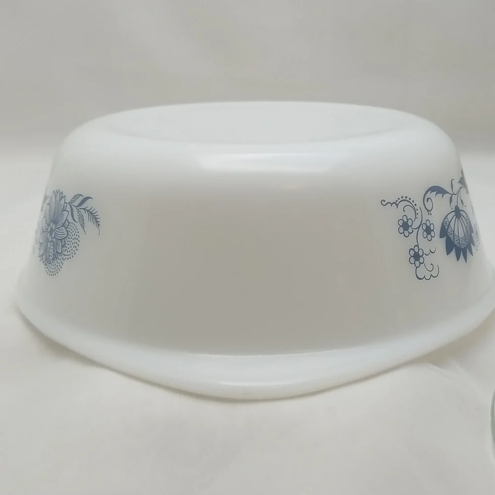 Glasbake Blue Onion Casserole with Lid